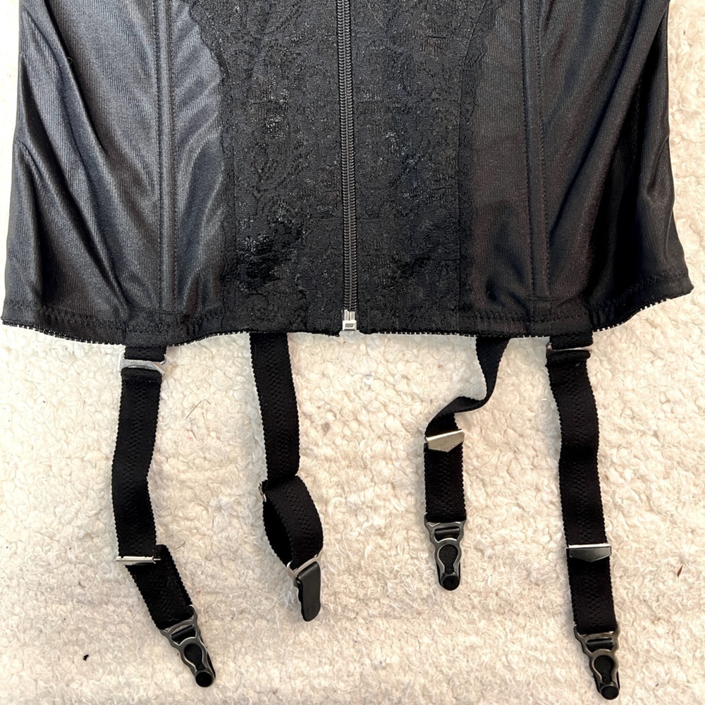 Frederick's of Hollywood Black Strapless Corset/Bra/Garter 38D NWOT - Picture 5 of 10